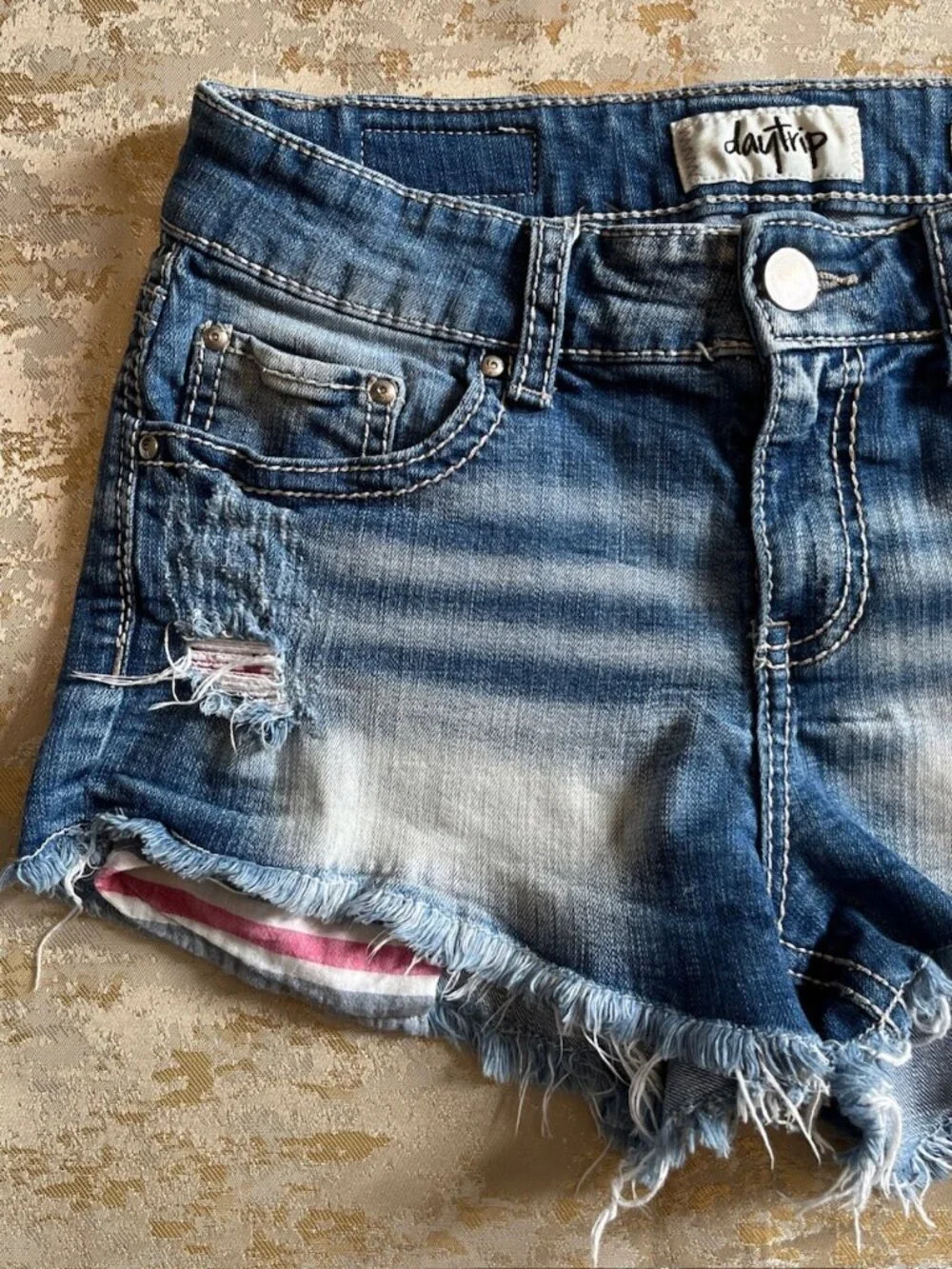 Daytrip Capricorn Denim Jean Shorts Women's 28 Blue Distressed Frayed 5 Pocket